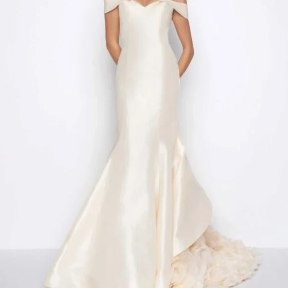 MacDuggal wedding/evening gown - Picture 2 of 9